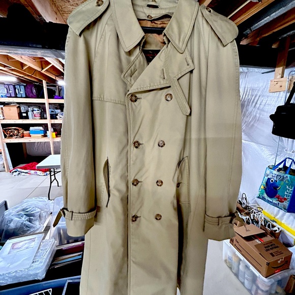 Men’s double breasted trenchcoat with removable lining. Size 46 tall. - Picture 3 of 6